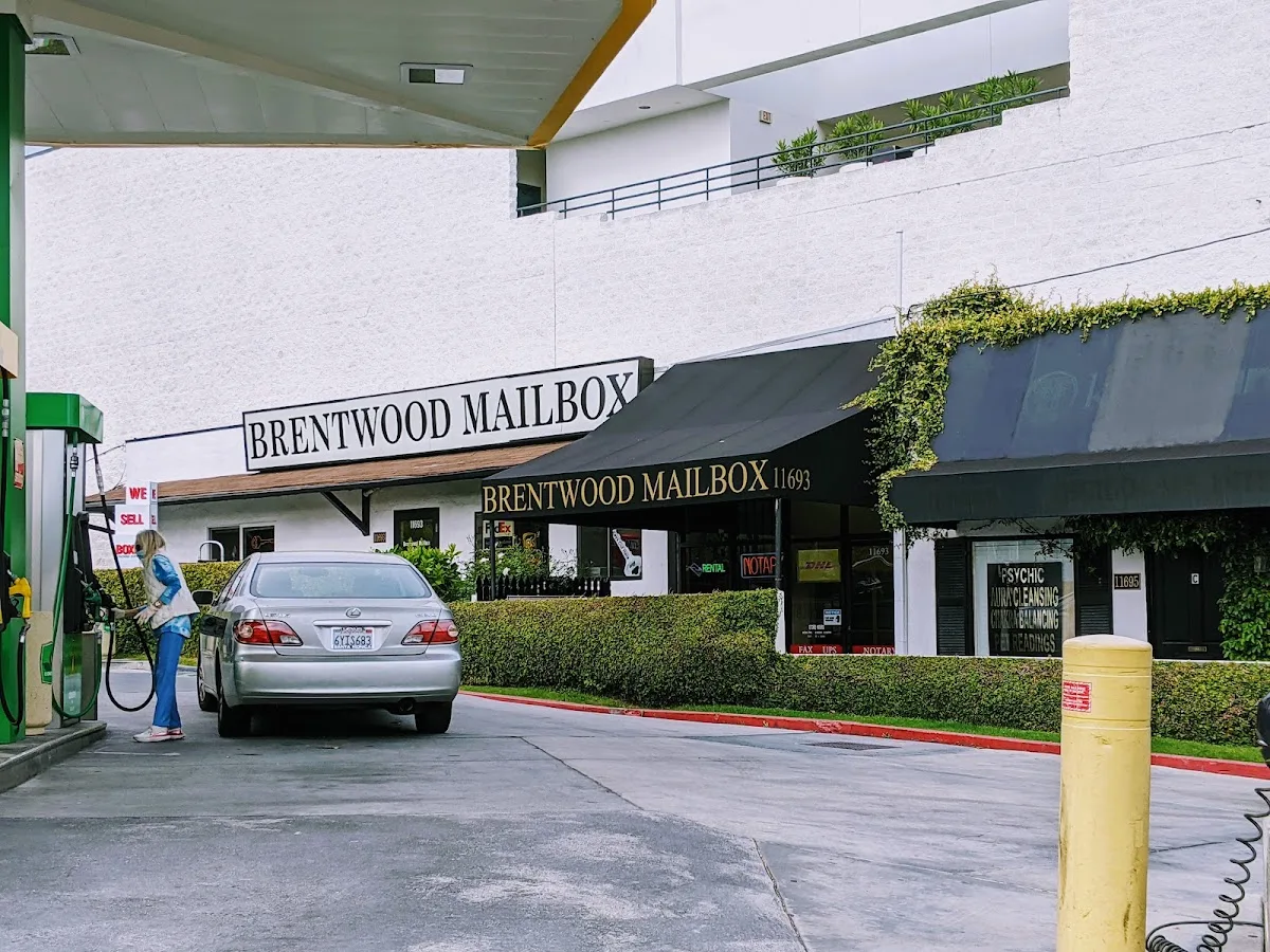 Brentwood Mailbox Center Inc. — exterior