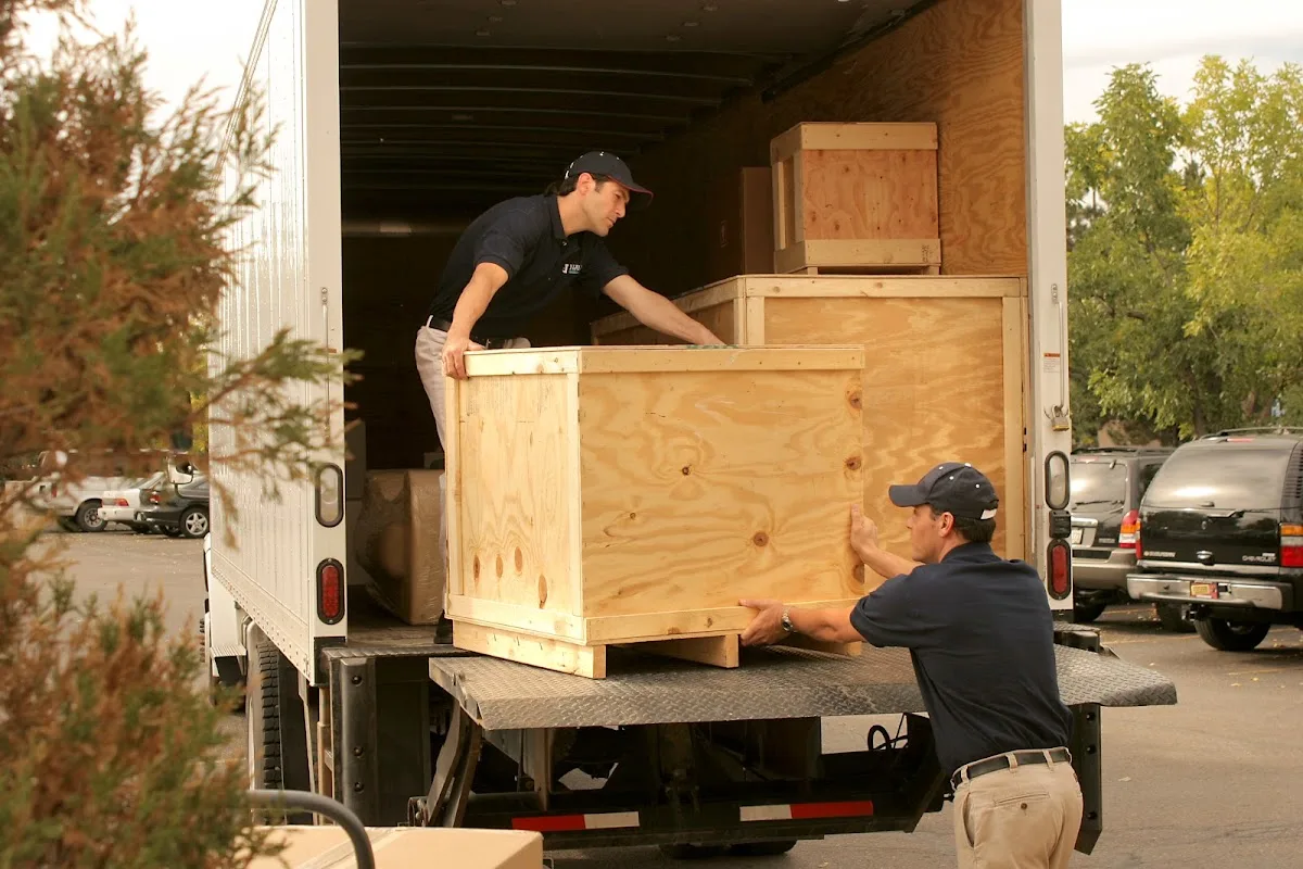 Navis Pack & Ship — exterior