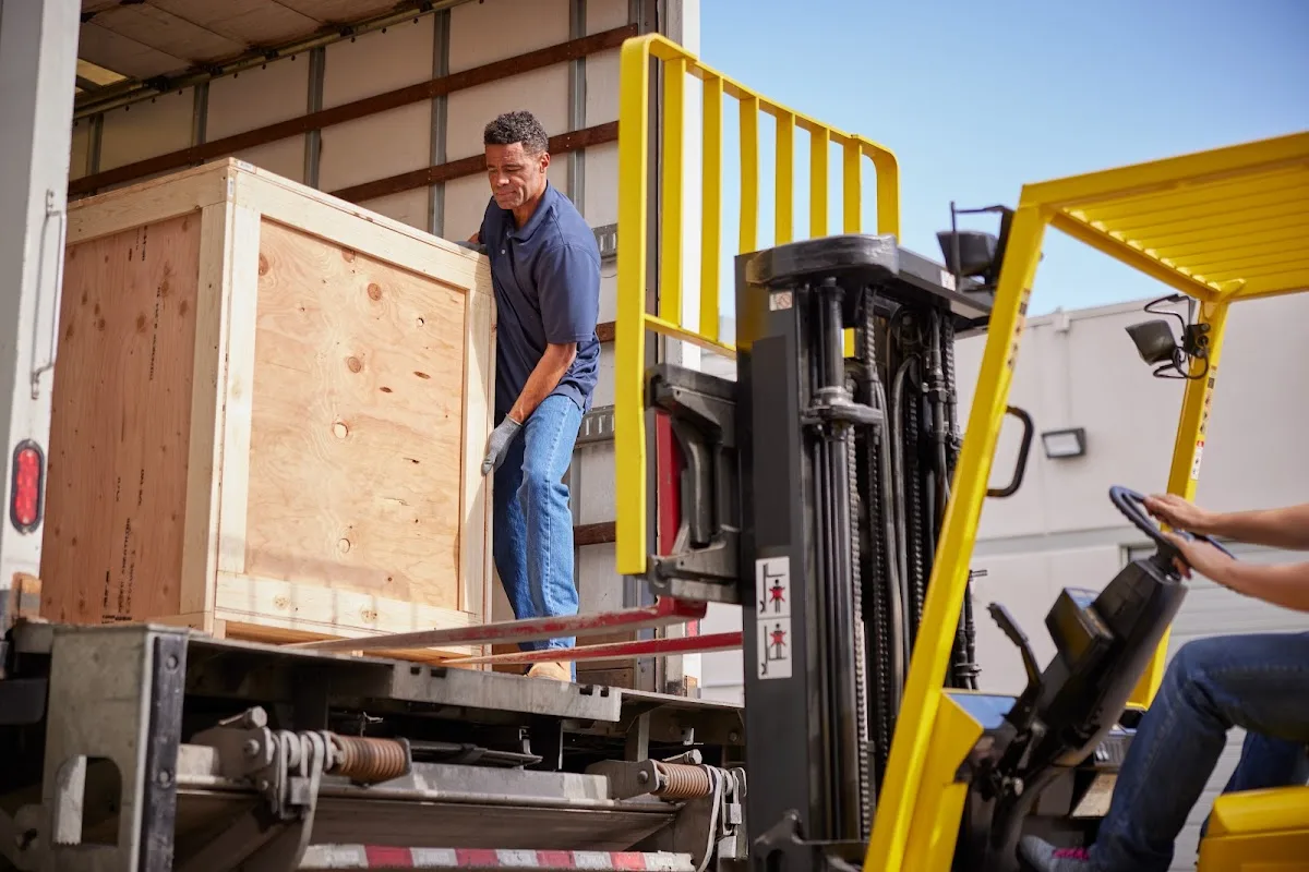 Navis Pack & Ship — exterior