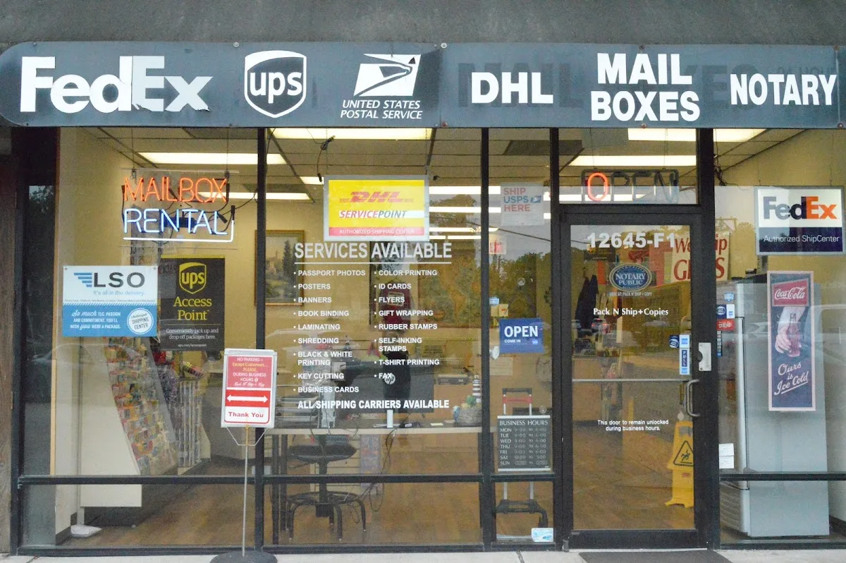 PACK N'SHIP +COPY — exterior