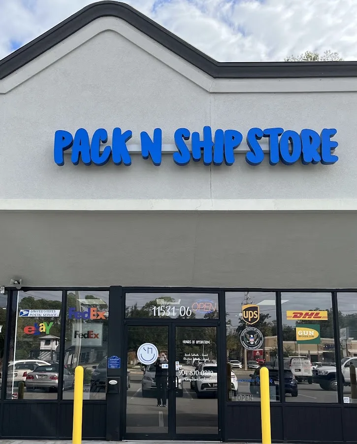 PACKNSHIPSTORE — exterior