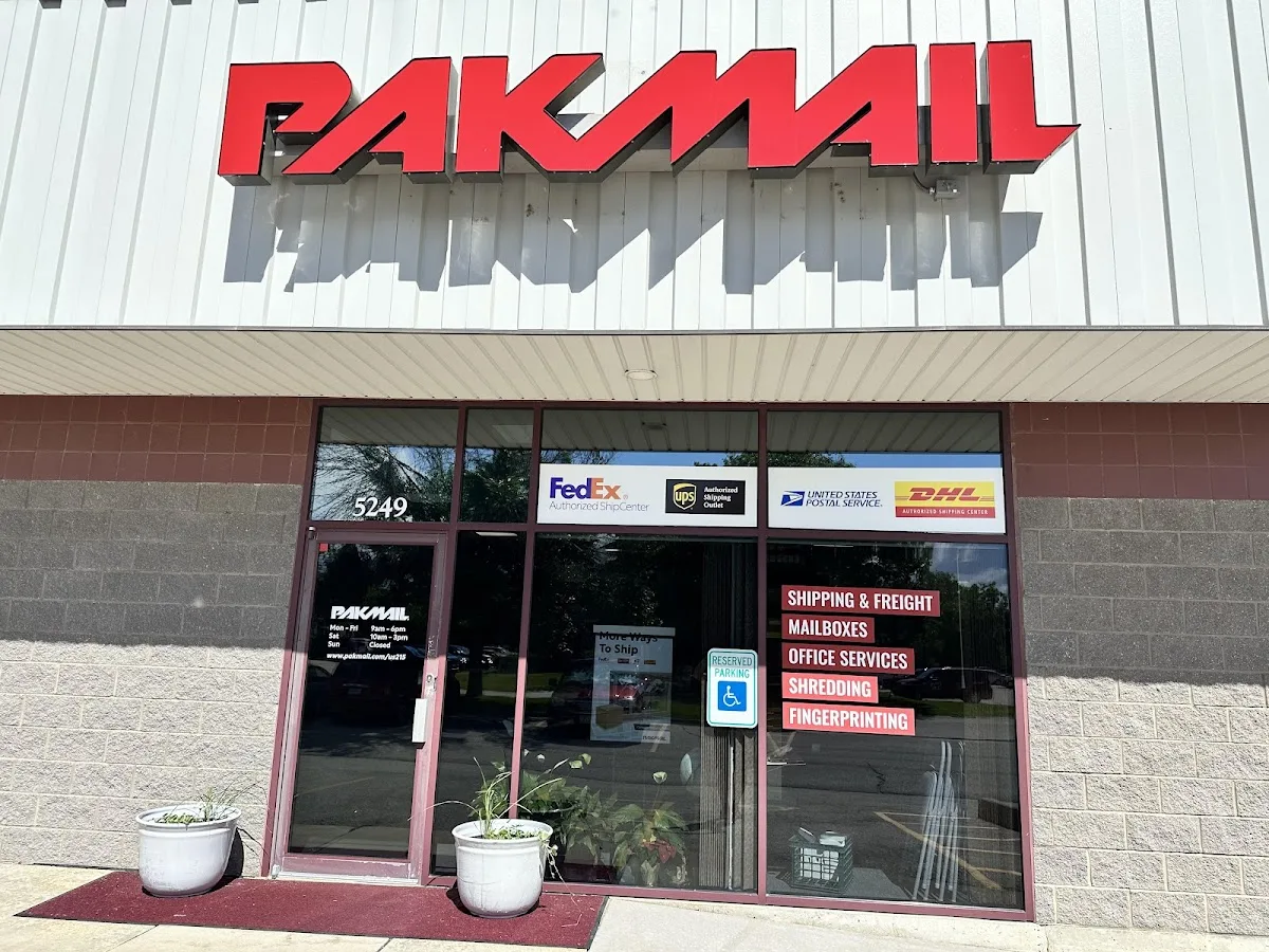Pak Mail — exterior