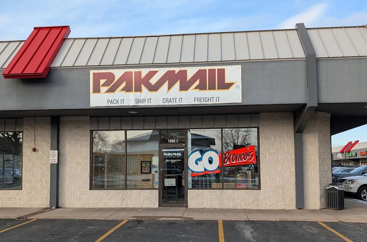 Pak Mail — exterior