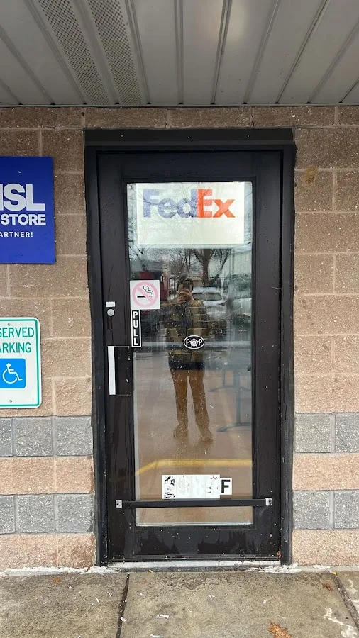 Pennsl Pack & Ship Store — exterior