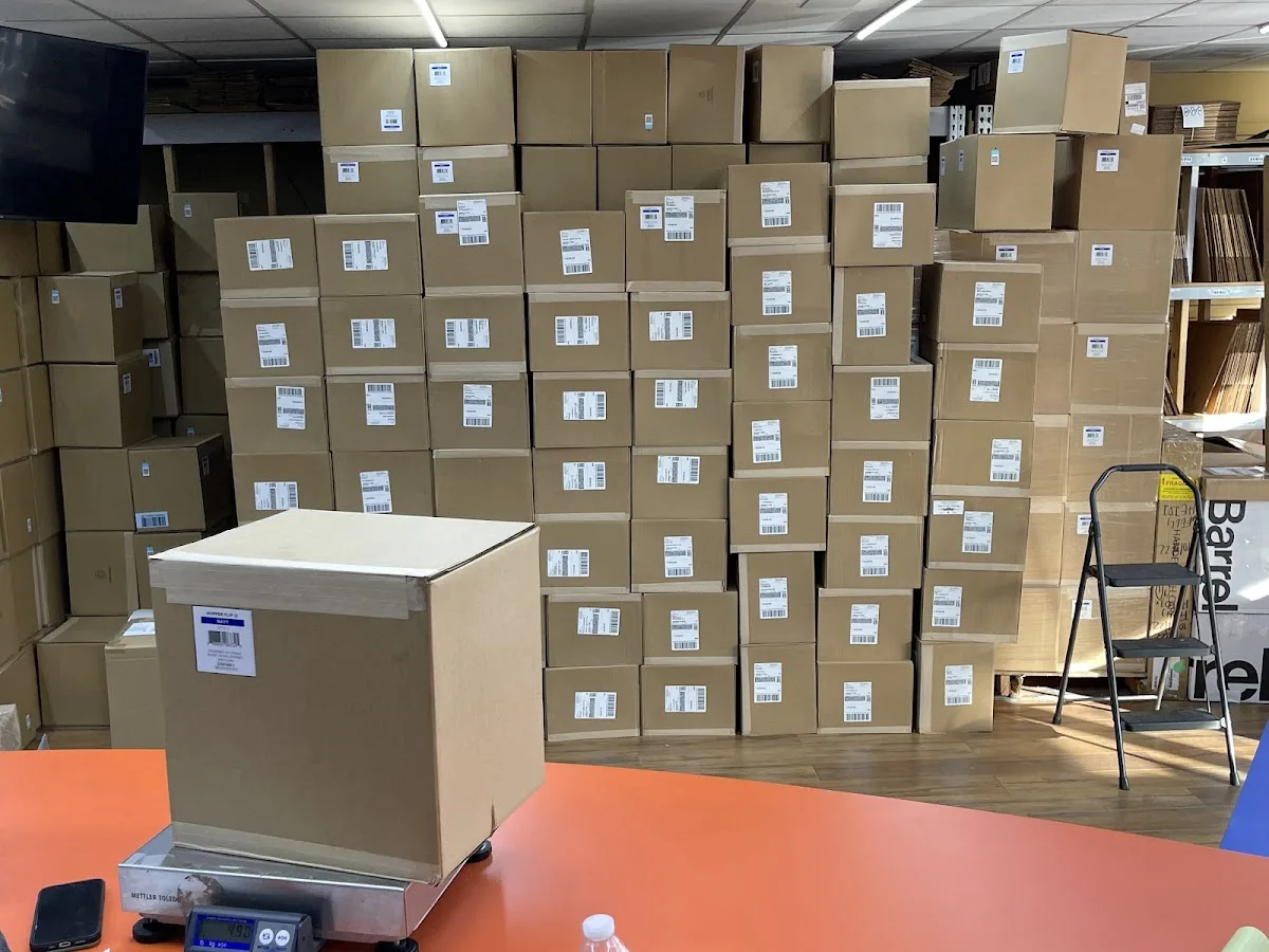 West U Boxes Pack N Ship - FedEx - DHL - UPS - USPS - Notary - Mailbox — exterior