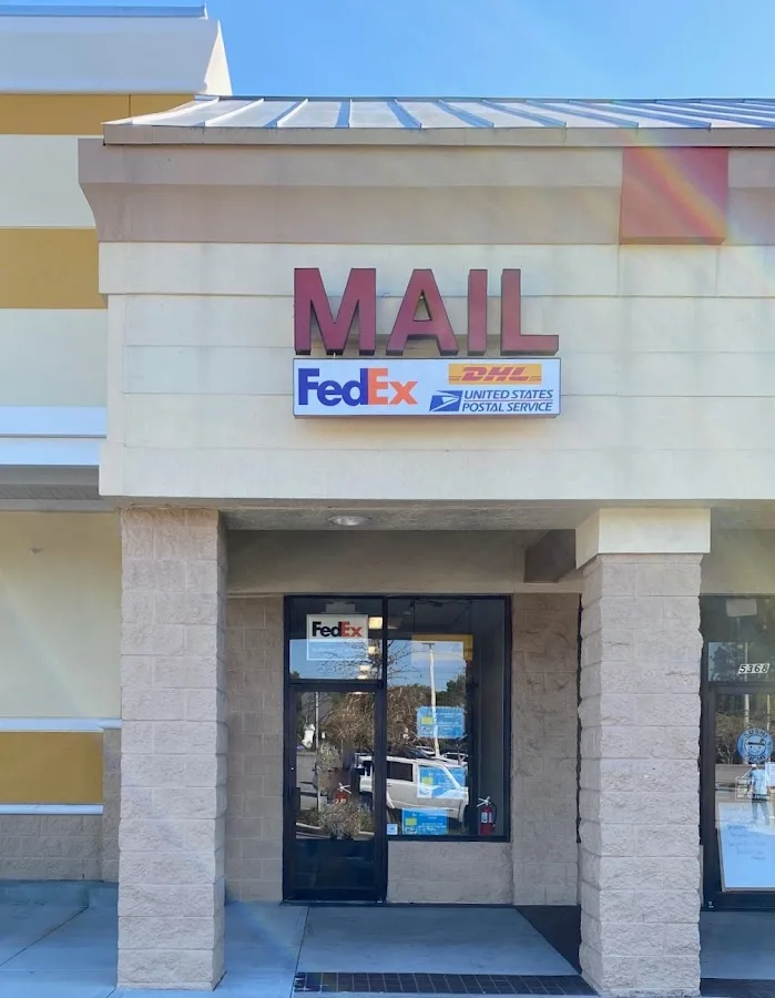 WILLIAMSBURG MAIL CENTER — exterior